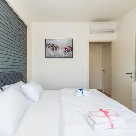 Modern Luxury In Waterfront With Views Apartment Belgrade
